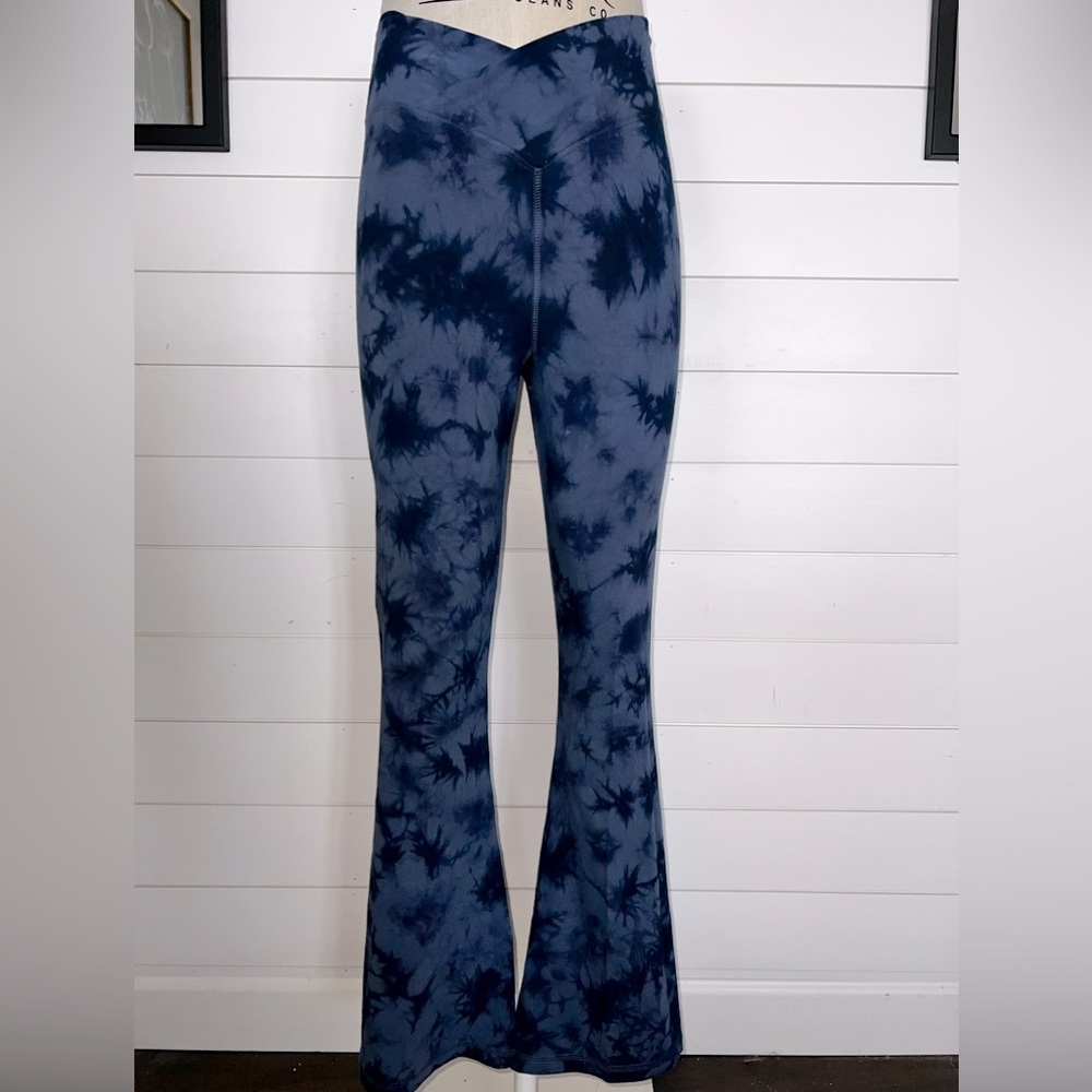 Tie dye VS Pink yoga pants in size medium